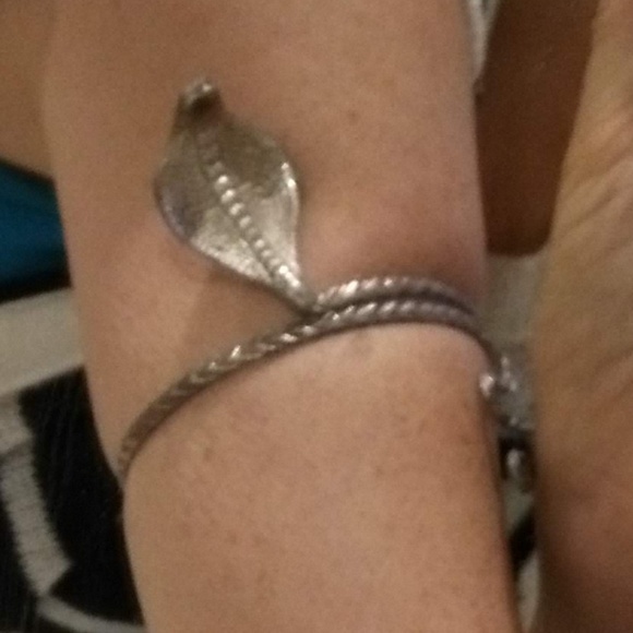 Exotic Boho Silver Snake Upper Arm Bracelet - Picture 5 of 6
